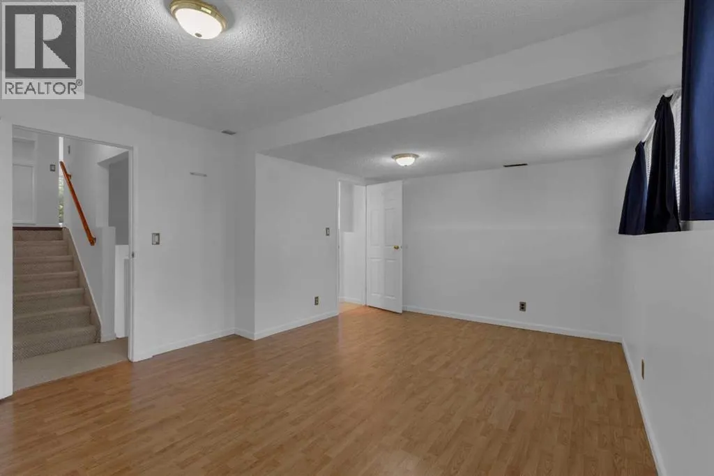 120 Woodfield Green SW