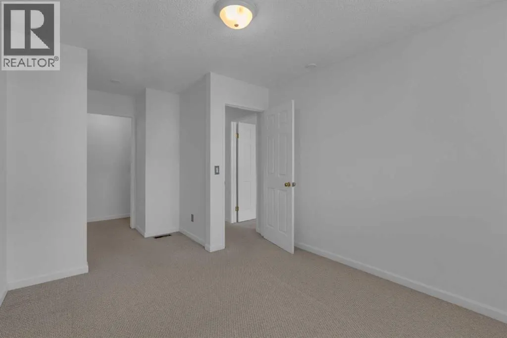 120 Woodfield Green SW