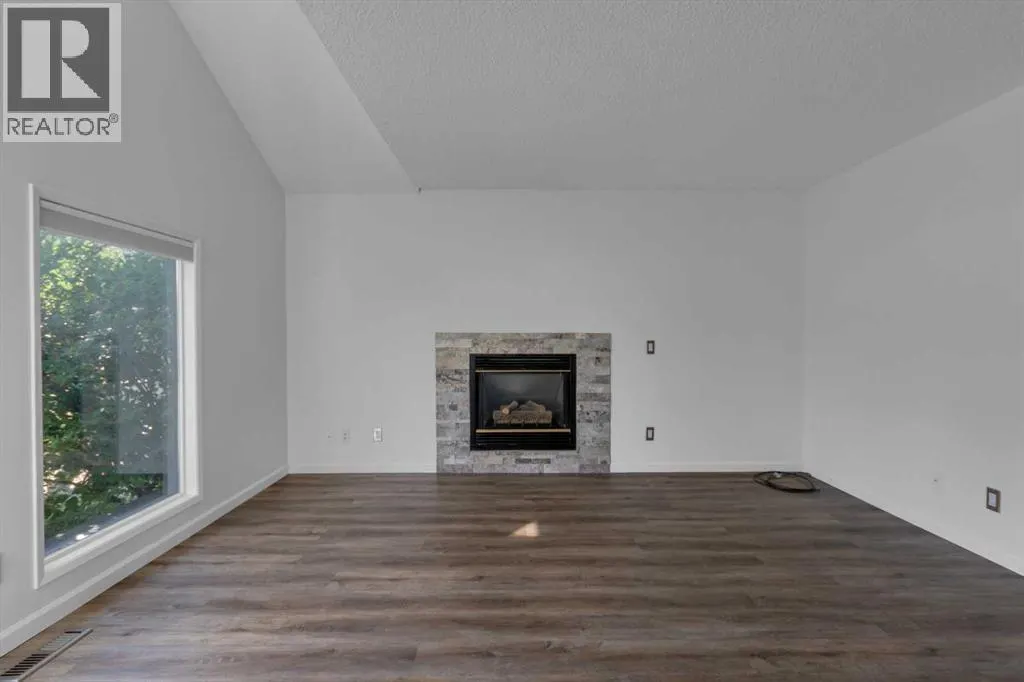 120 Woodfield Green SW