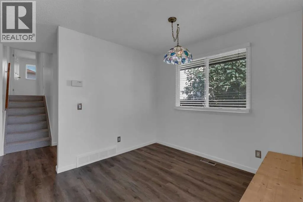 120 Woodfield Green SW