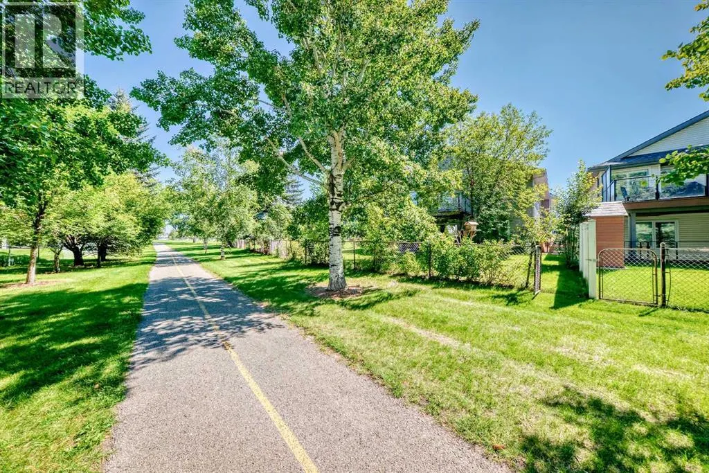 96 Douglas Shore Close SE