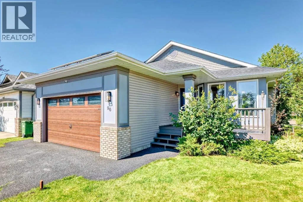 96 Douglas Shore Close SE