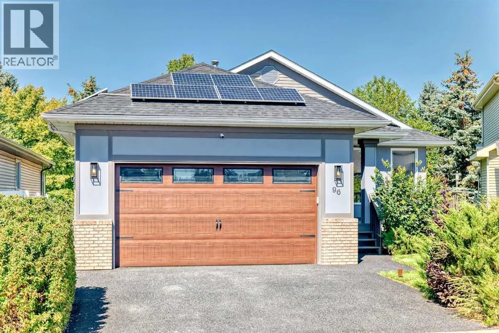 96 Douglas Shore Close SE
