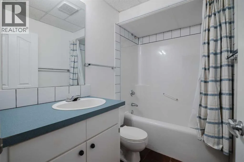 15 Elma Street W