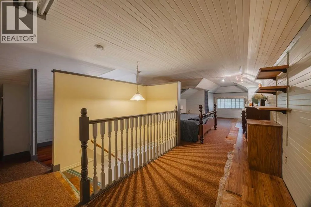 15 Elma Street W