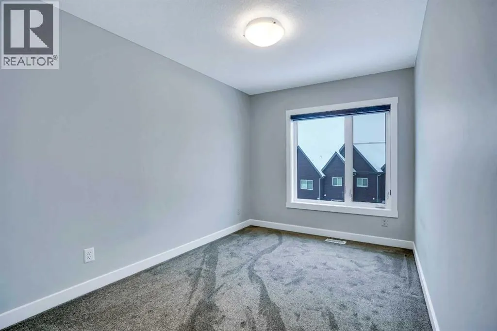 160 Livingston Common NE