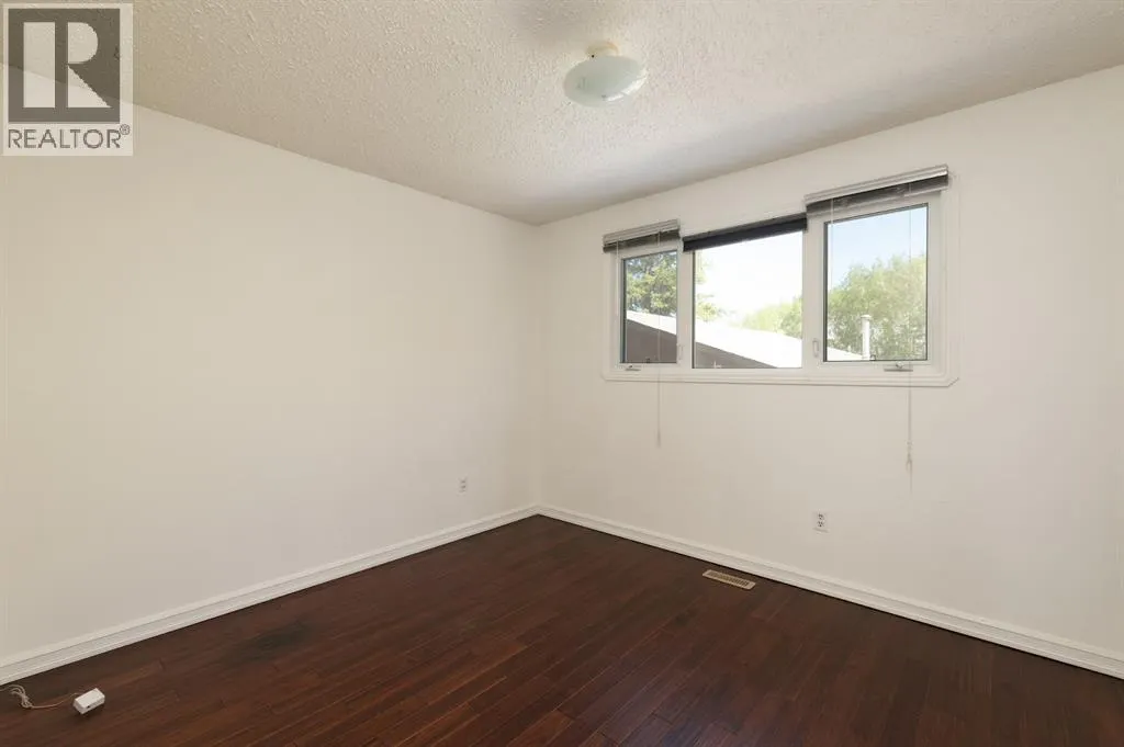 128 Ermine Crescent