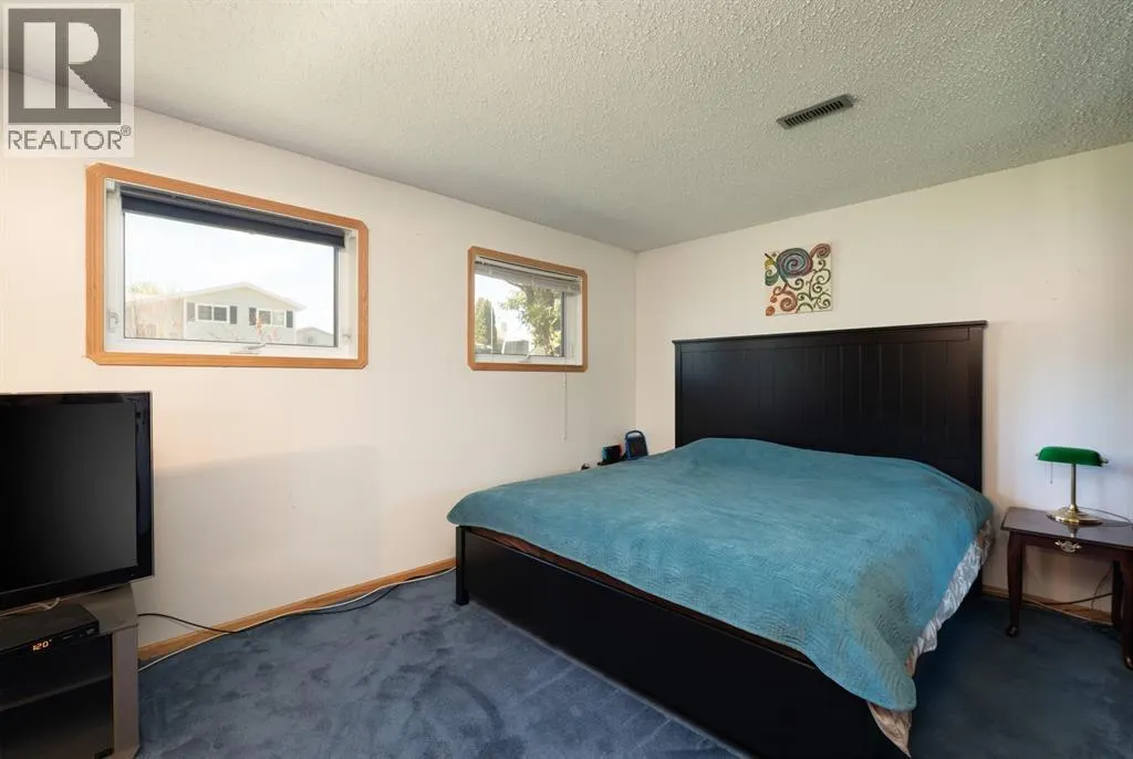128 Ermine Crescent