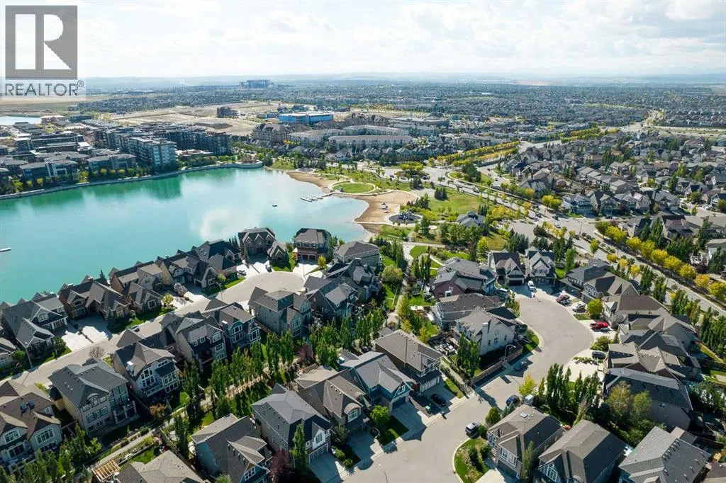 216 Mahogany Bay SE