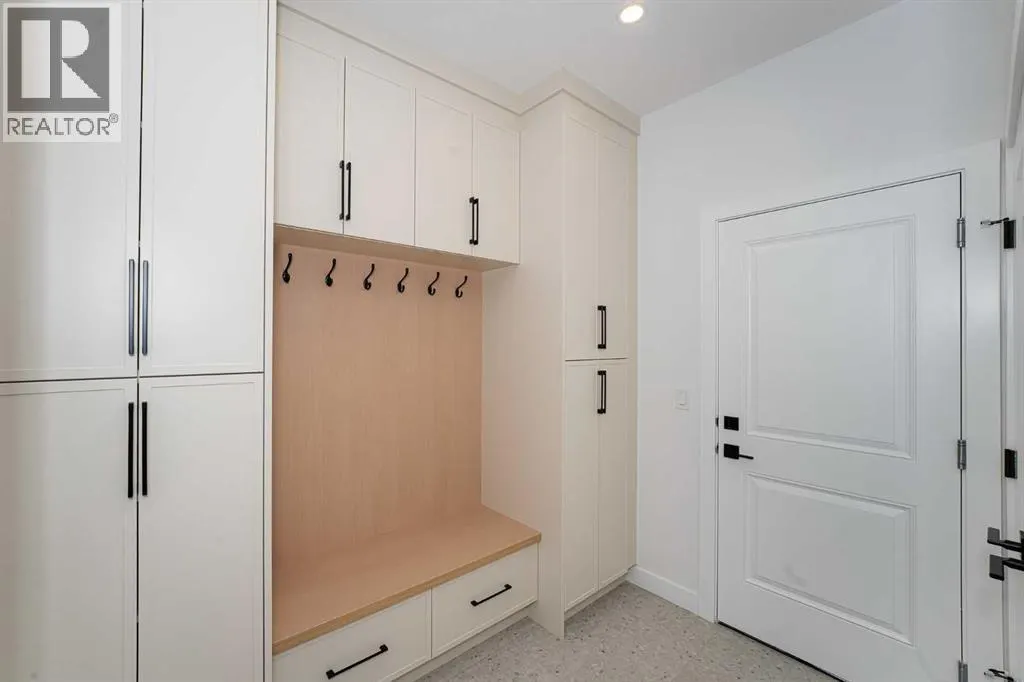 566 Rivercrest View