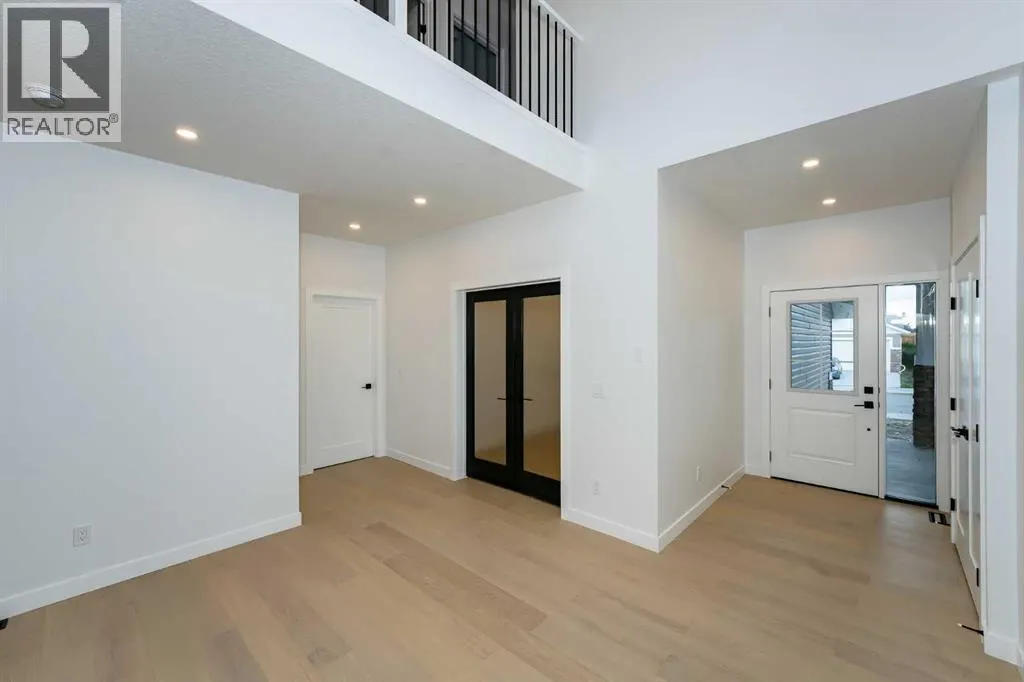 566 Rivercrest View