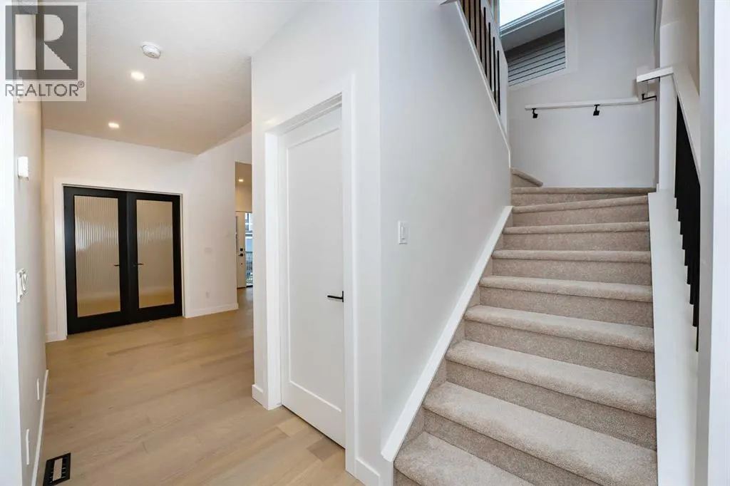 566 Rivercrest View