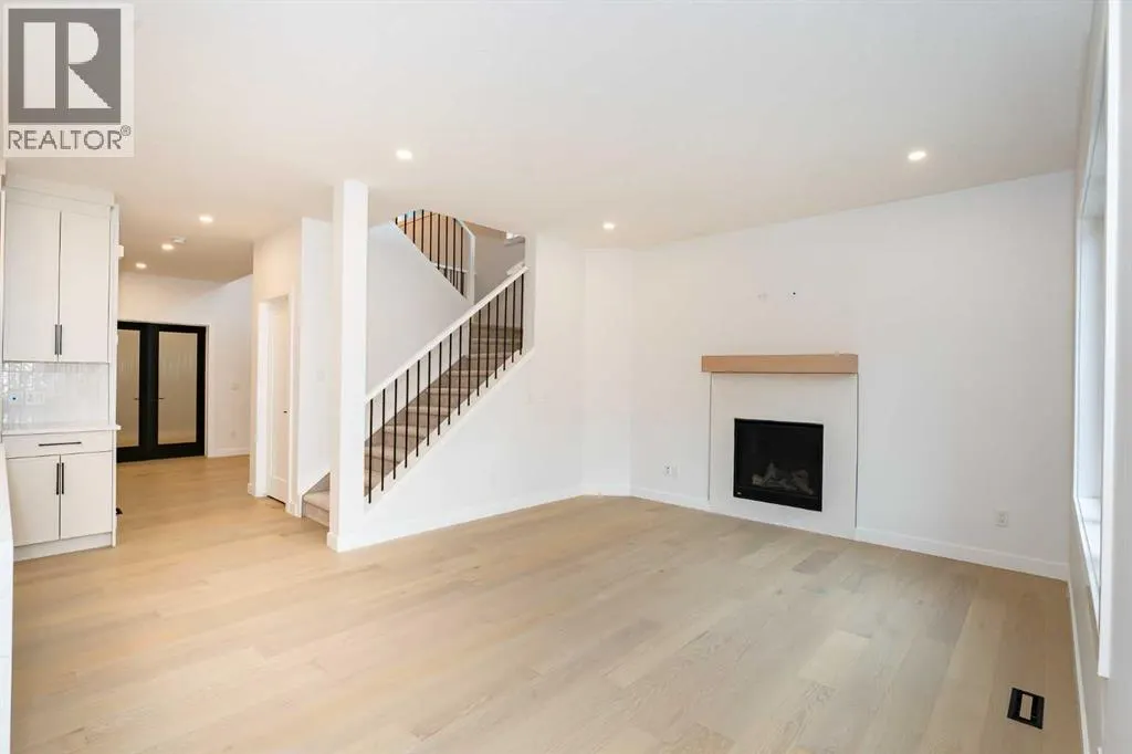 566 Rivercrest View