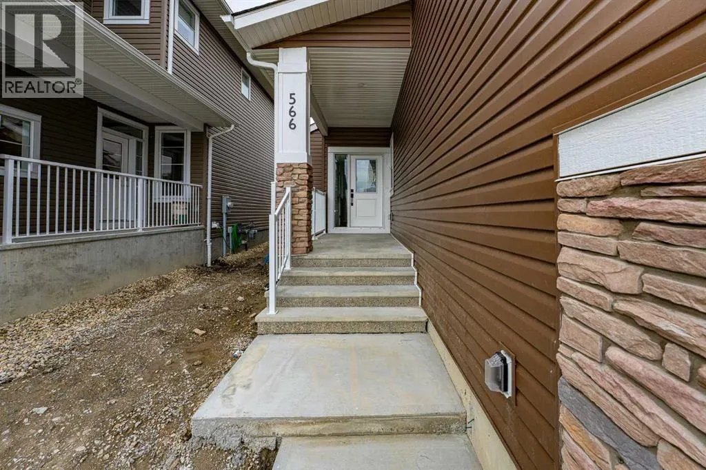 566 Rivercrest View