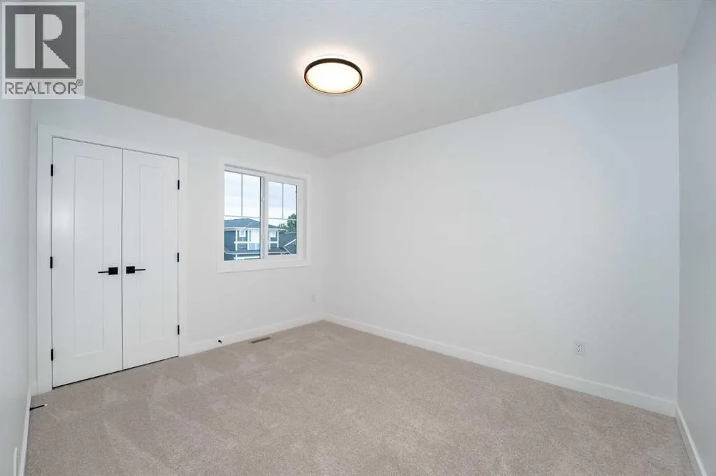 566 Rivercrest View