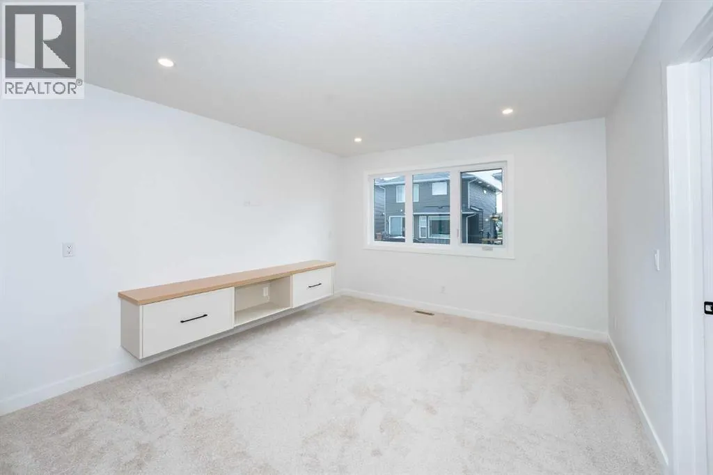 566 Rivercrest View