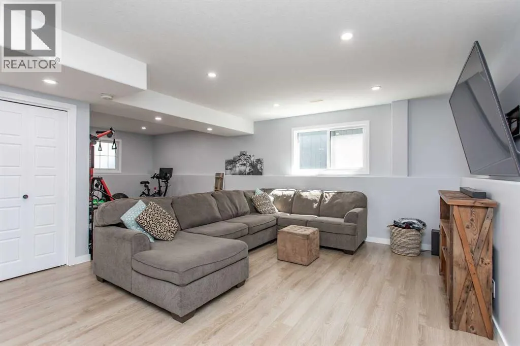 66 WOODBINE Avenue
