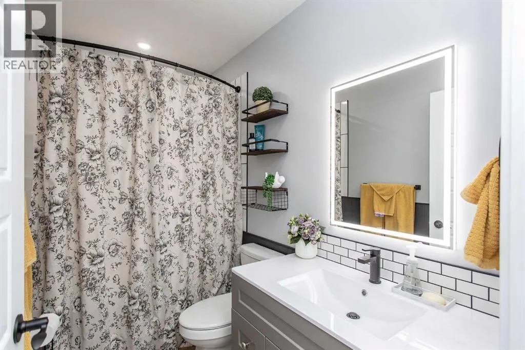 66 WOODBINE Avenue