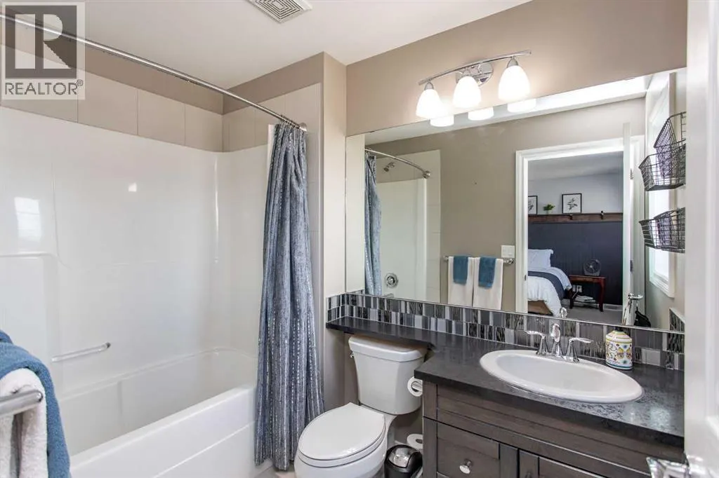 66 WOODBINE Avenue