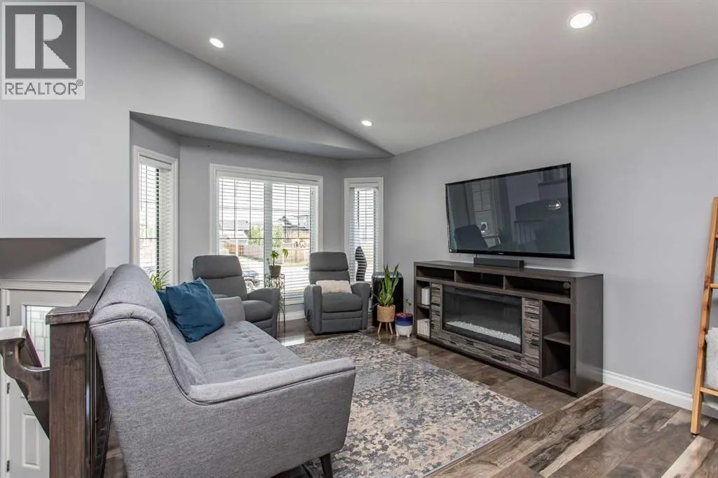 66 WOODBINE Avenue