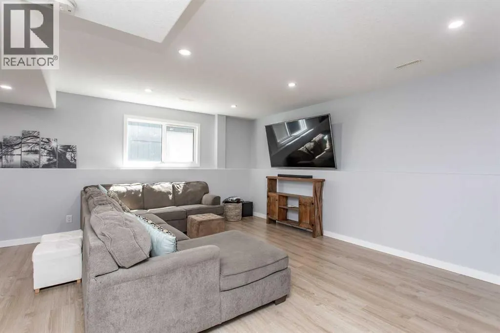 66 WOODBINE Avenue