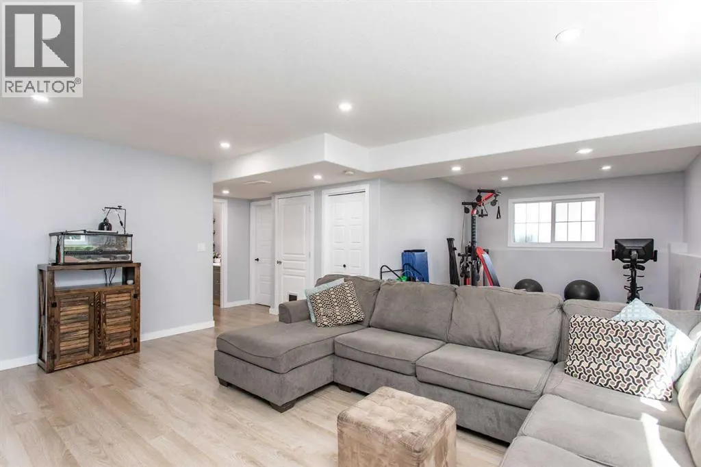 66 WOODBINE Avenue