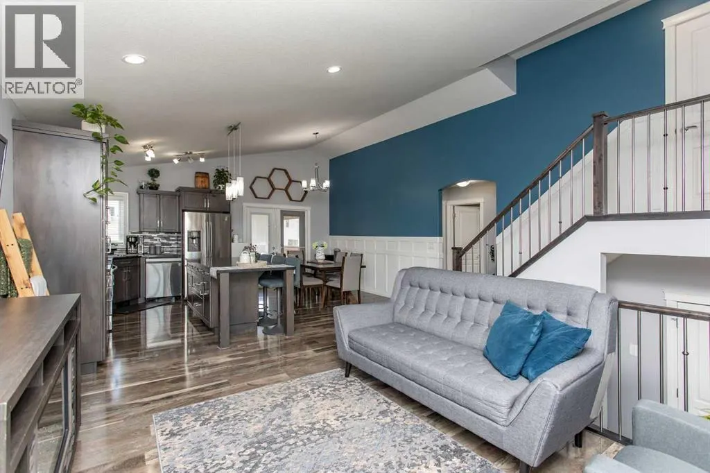 66 WOODBINE Avenue