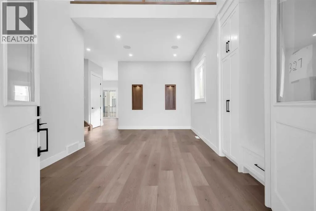 327 Kinniburgh Place