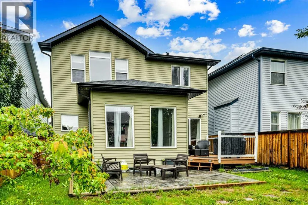 16 Silverado Skies Lane SW