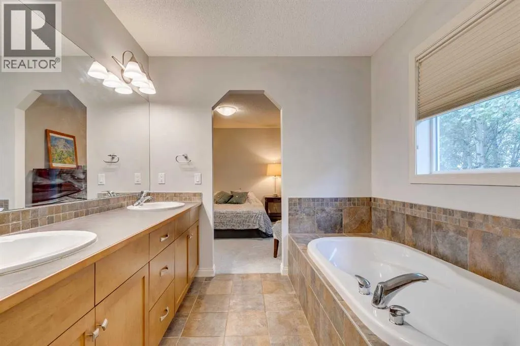 12 Aspen Hills Court SW