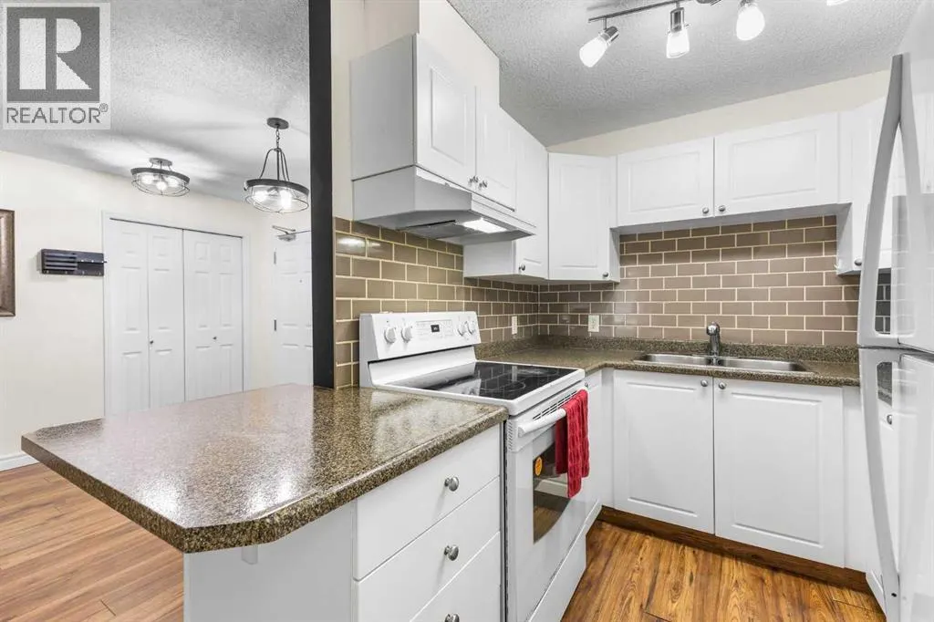 107, 9 Country Village Bay NE