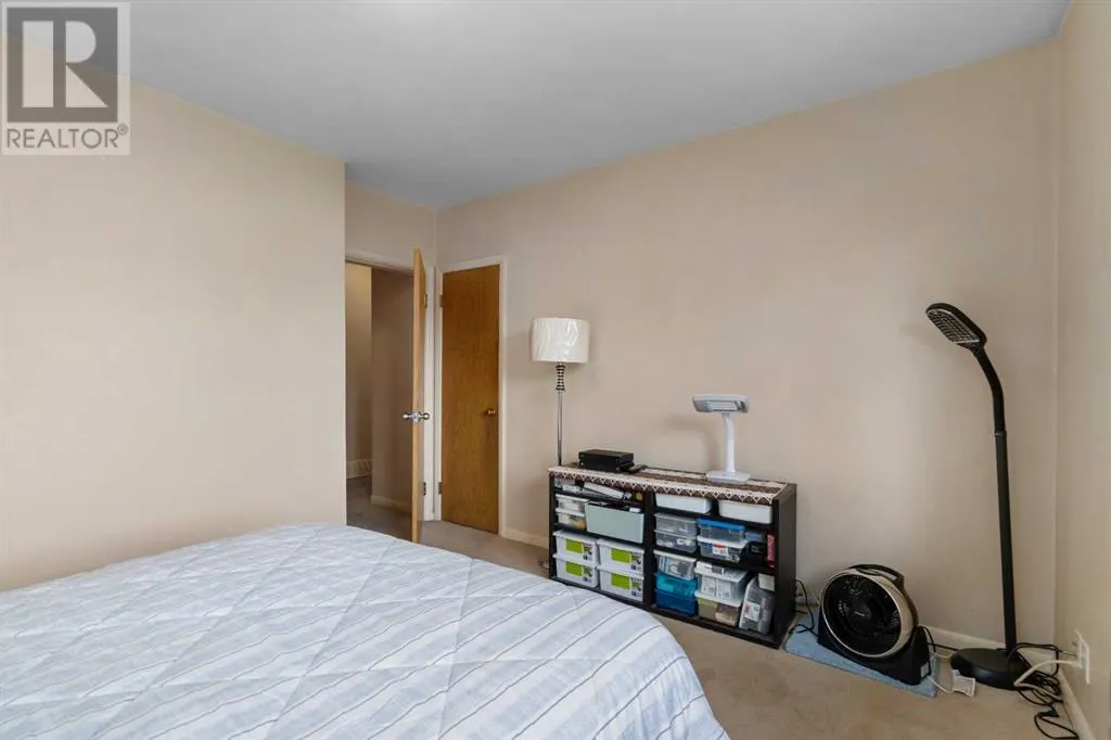 2140 Halifax Crescent NW