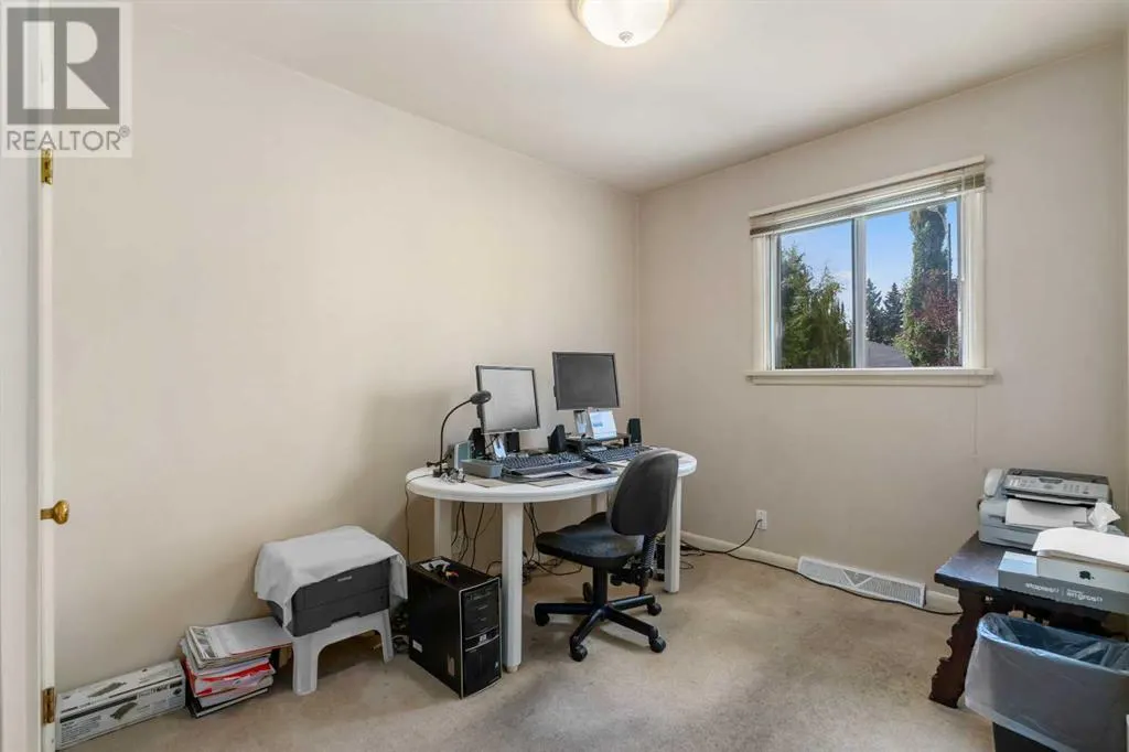 2140 Halifax Crescent NW