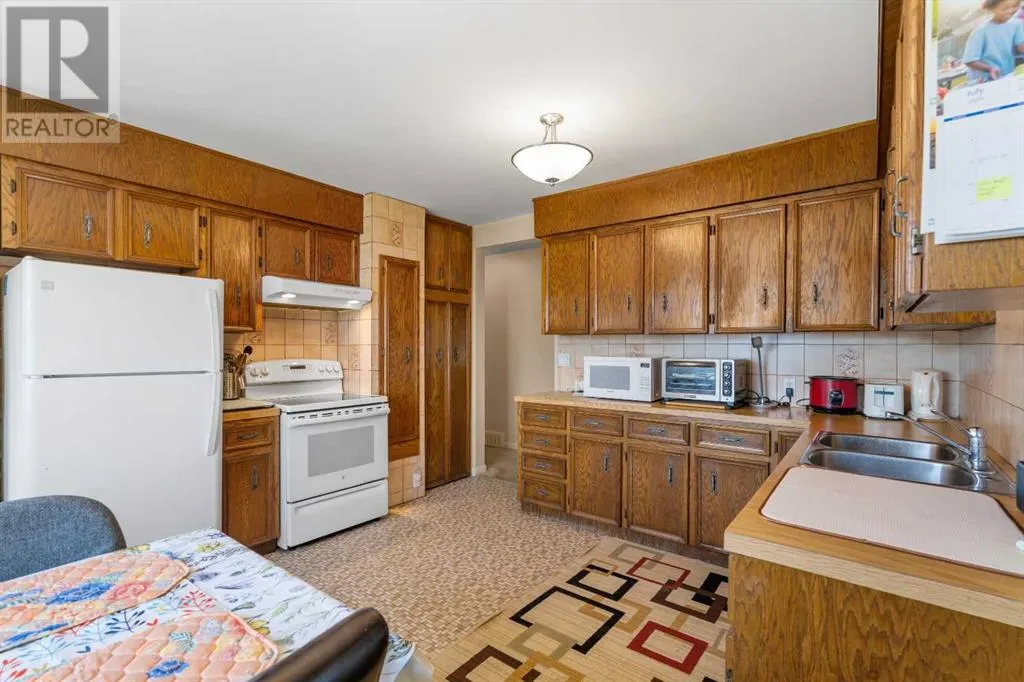 2140 Halifax Crescent NW