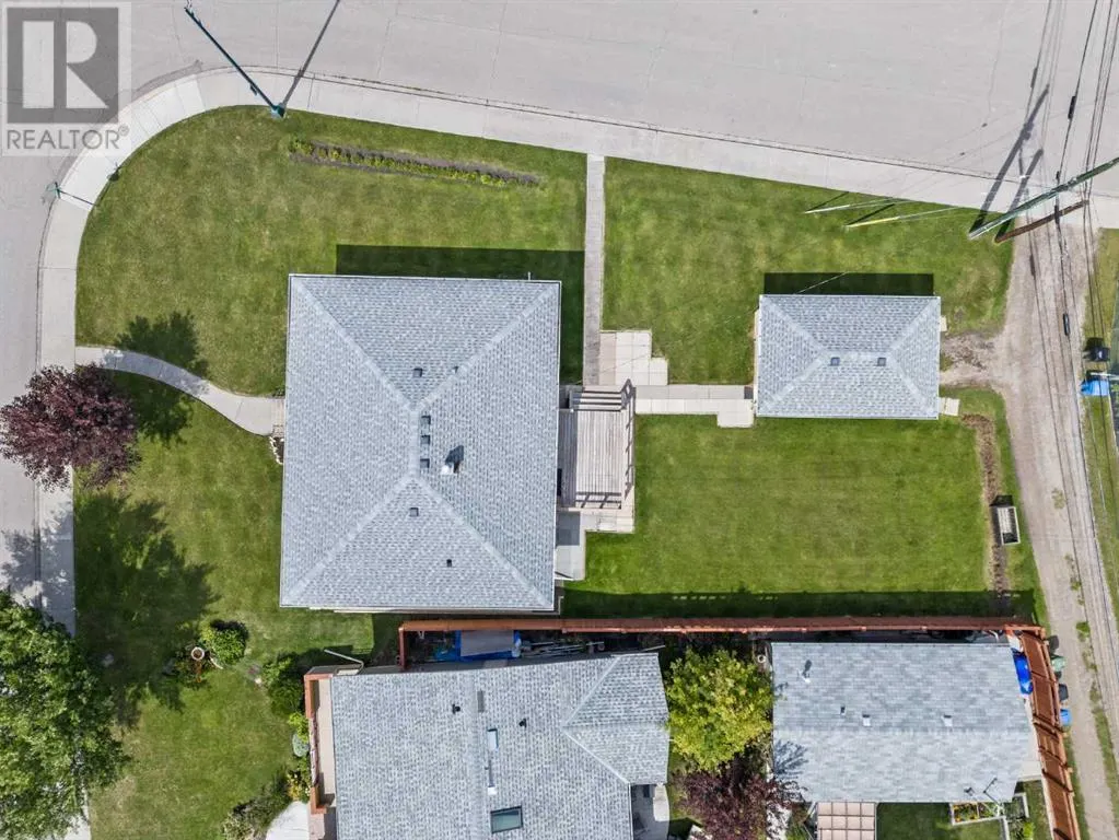 2140 Halifax Crescent NW