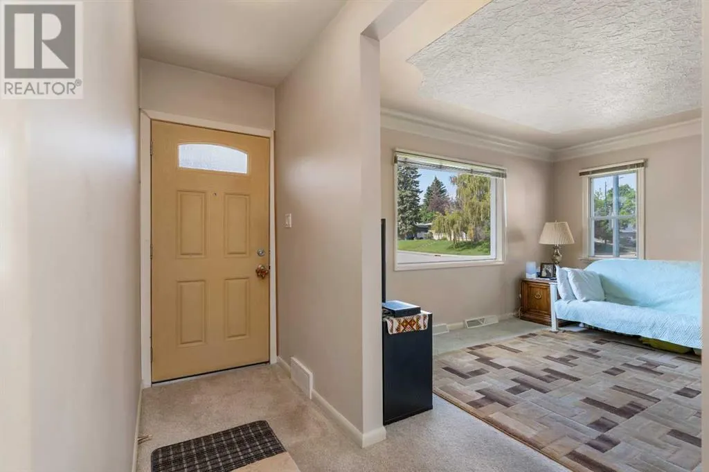 2140 Halifax Crescent NW