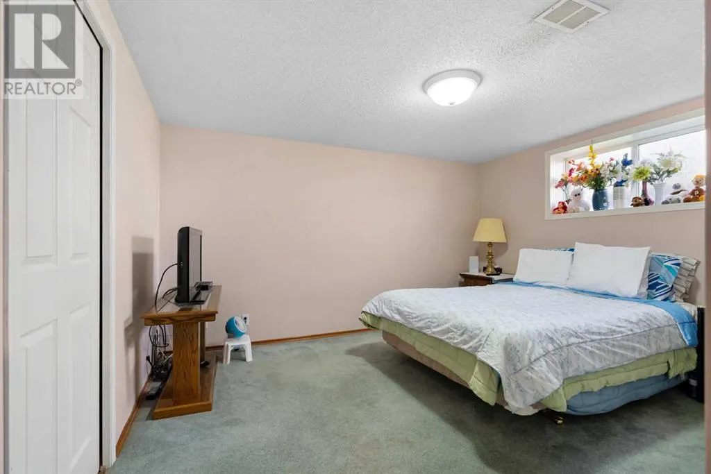 2140 Halifax Crescent NW