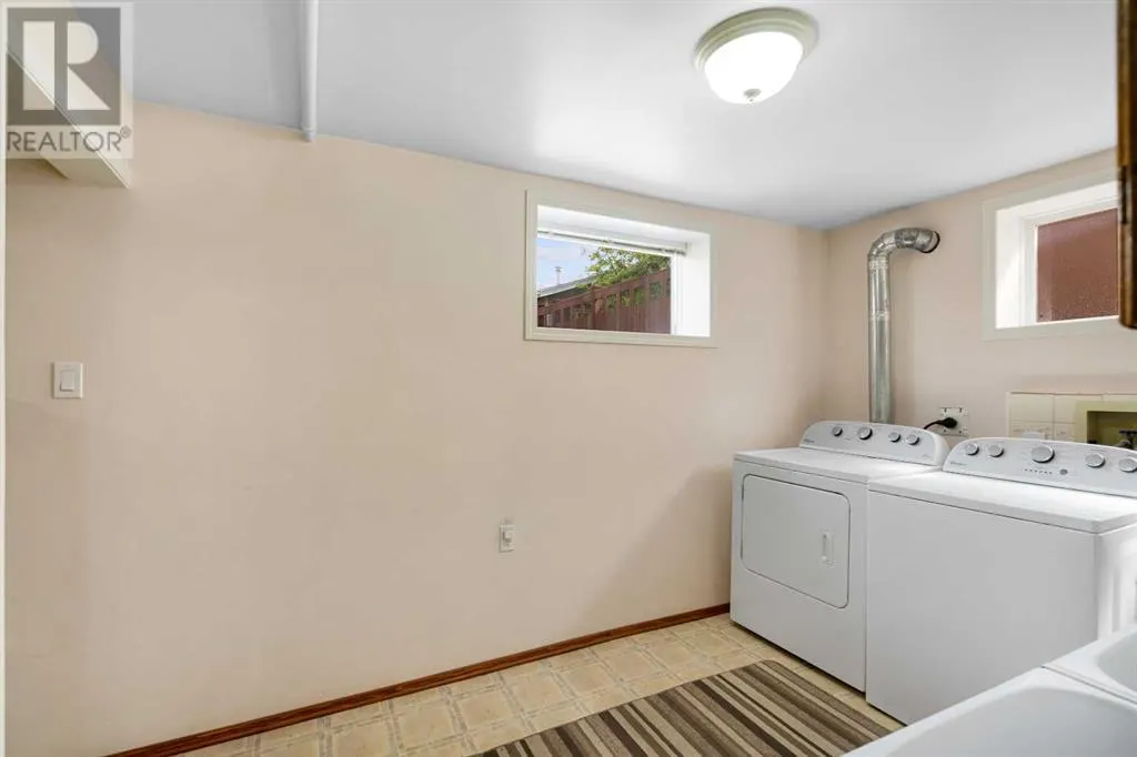 2140 Halifax Crescent NW