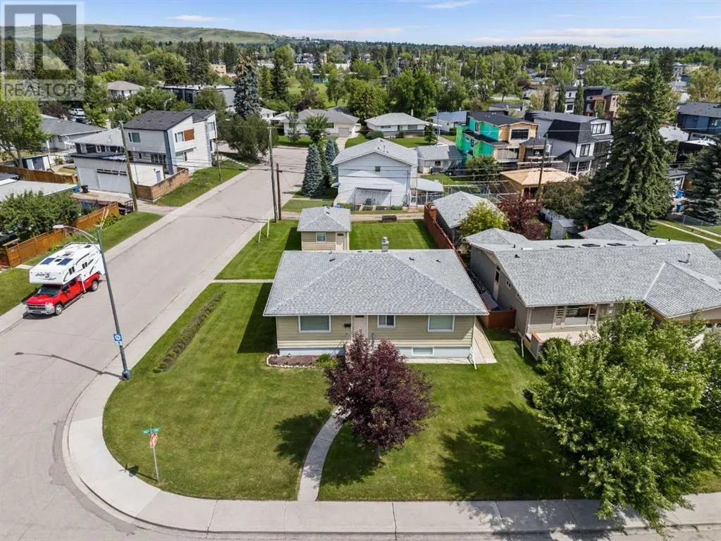 2140 Halifax Crescent NW