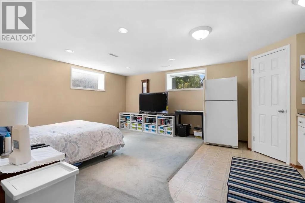 2140 Halifax Crescent NW