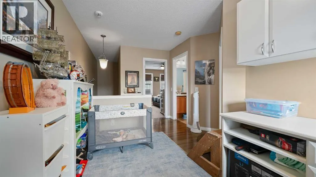 221 Elgin Place SE