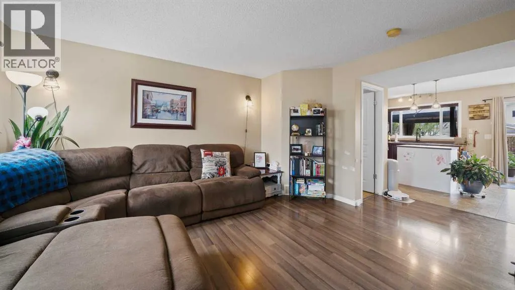 221 Elgin Place SE