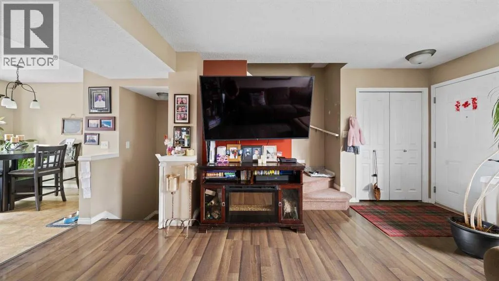 221 Elgin Place SE