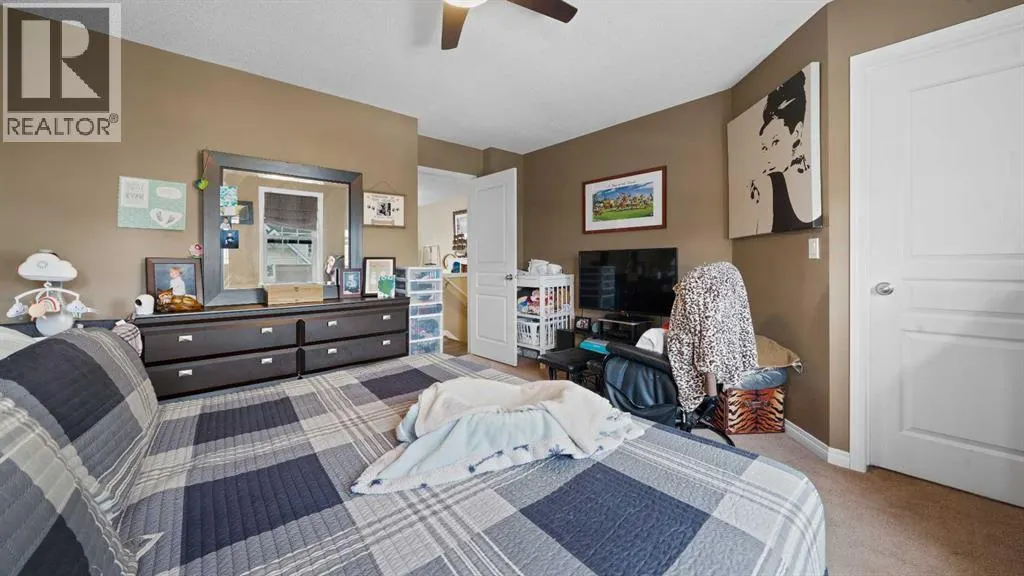 221 Elgin Place SE