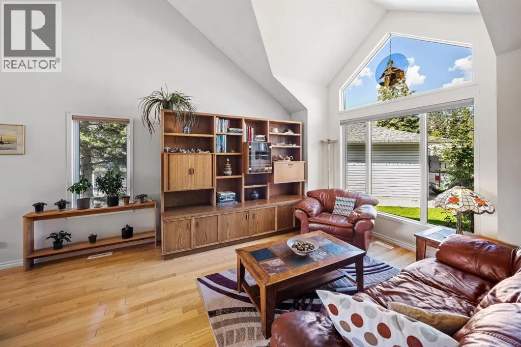 330 Canyon Close