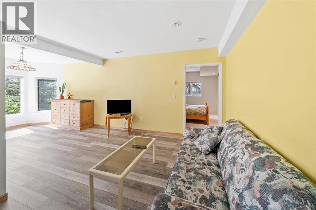 330 Canyon Close