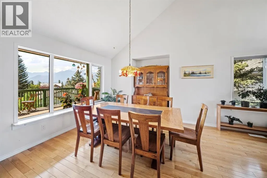 330 Canyon Close