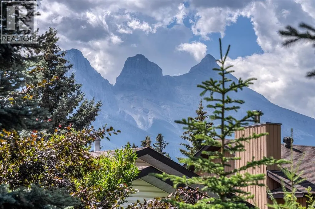 330 Canyon Close
