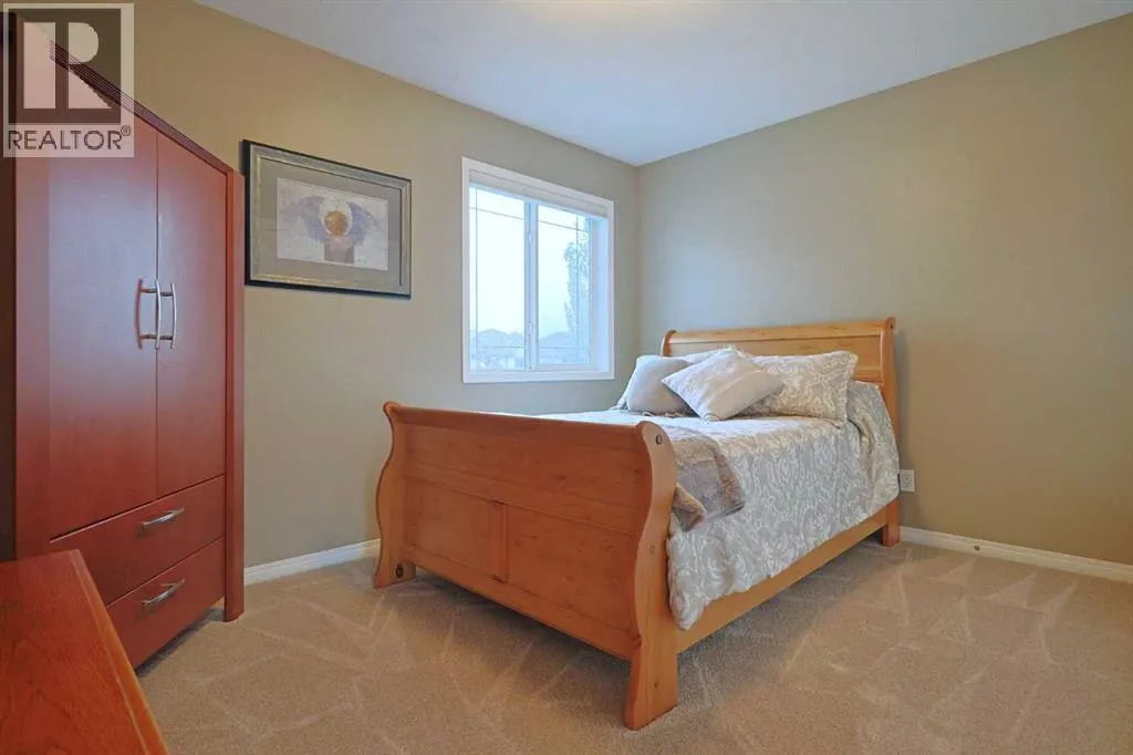 242 Royal Birkdale Crescent NW