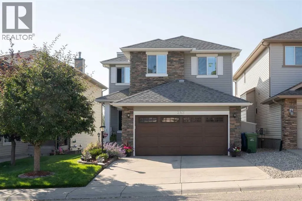 242 Royal Birkdale Crescent NW